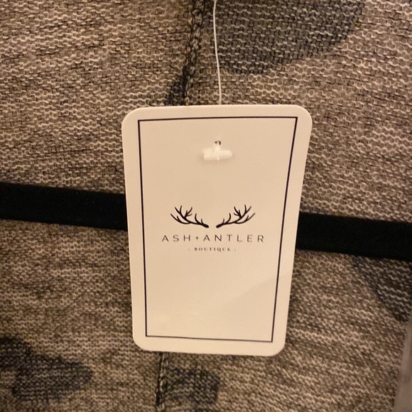 Bees on River Animal print cardigan - Picture 6 of 7